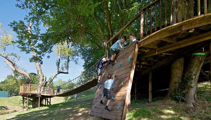 Hazelwood School Classroom In The Trees / Blue Forest Tree Houses